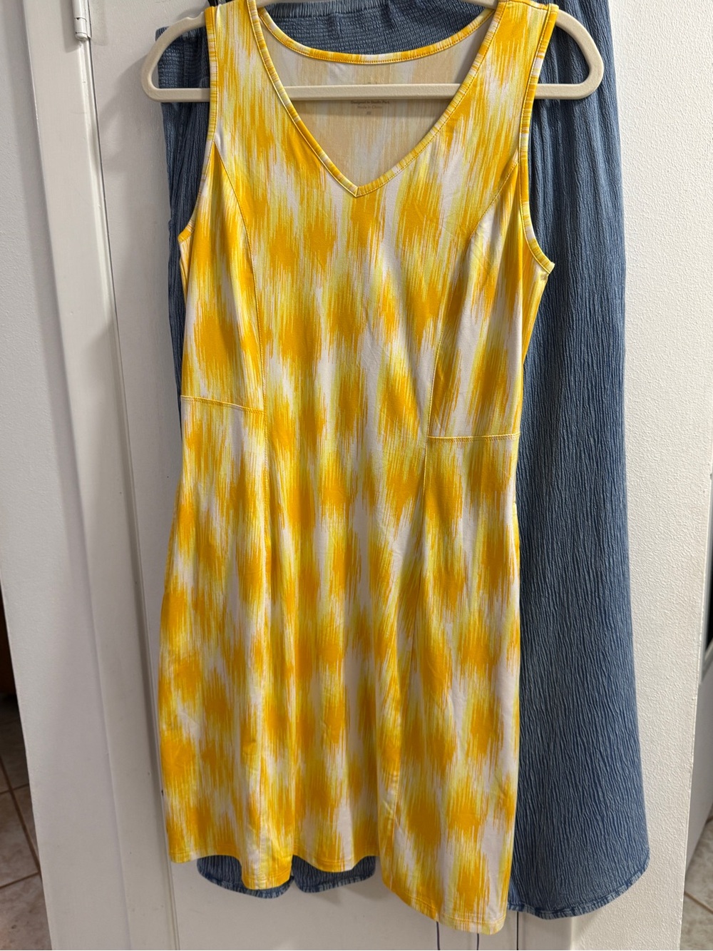 zuda Yellow & White V-Neck Sleeveless Mini Dress